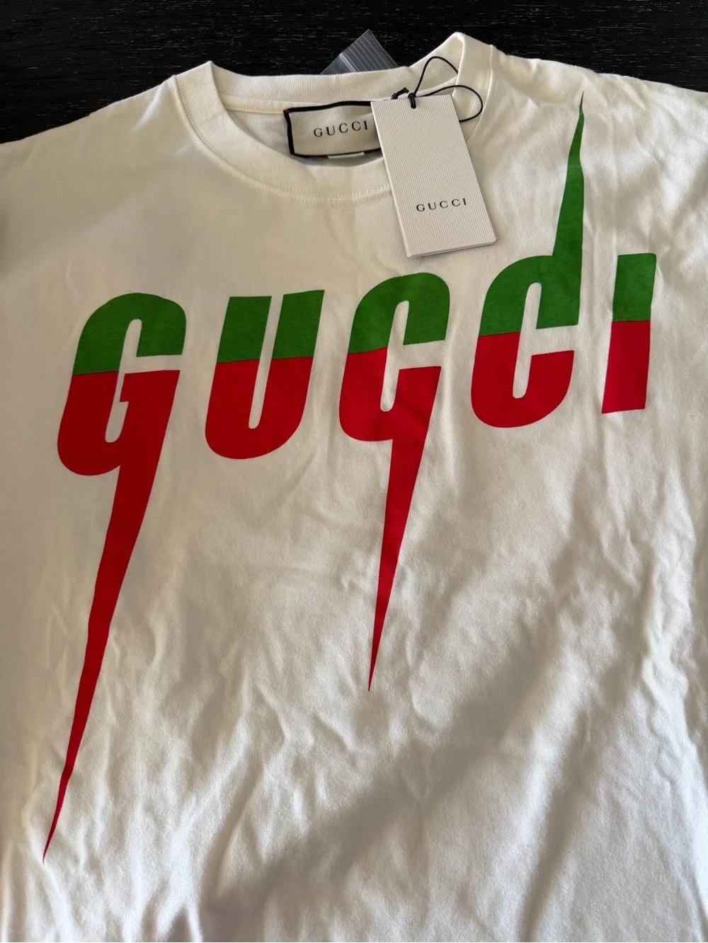 Gucci NWT Cream Short Sleeve Tee with Red and Green Logo